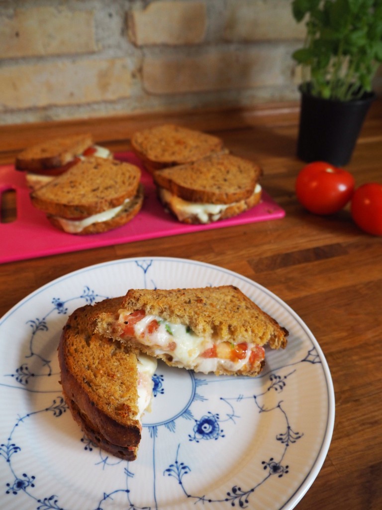 Mozzarella sandwich