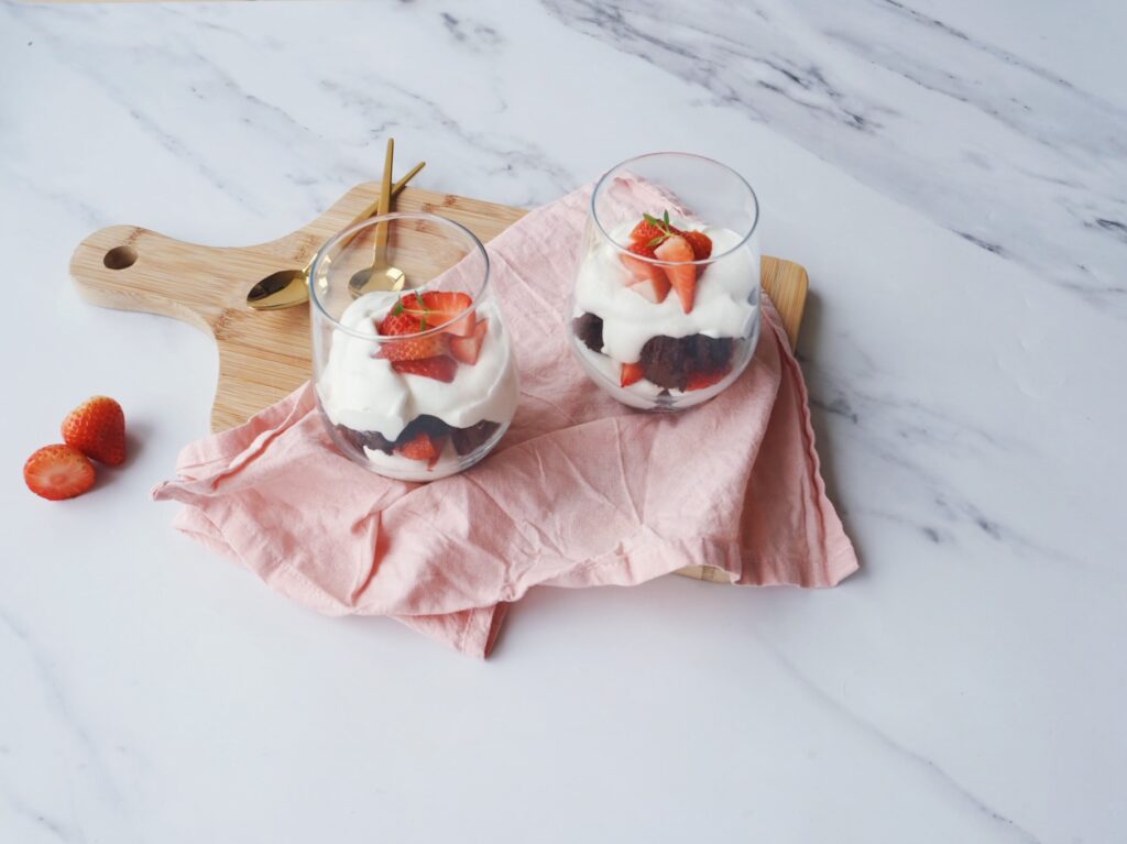 Glutenfri-chokoladekage-og-frugttrifli