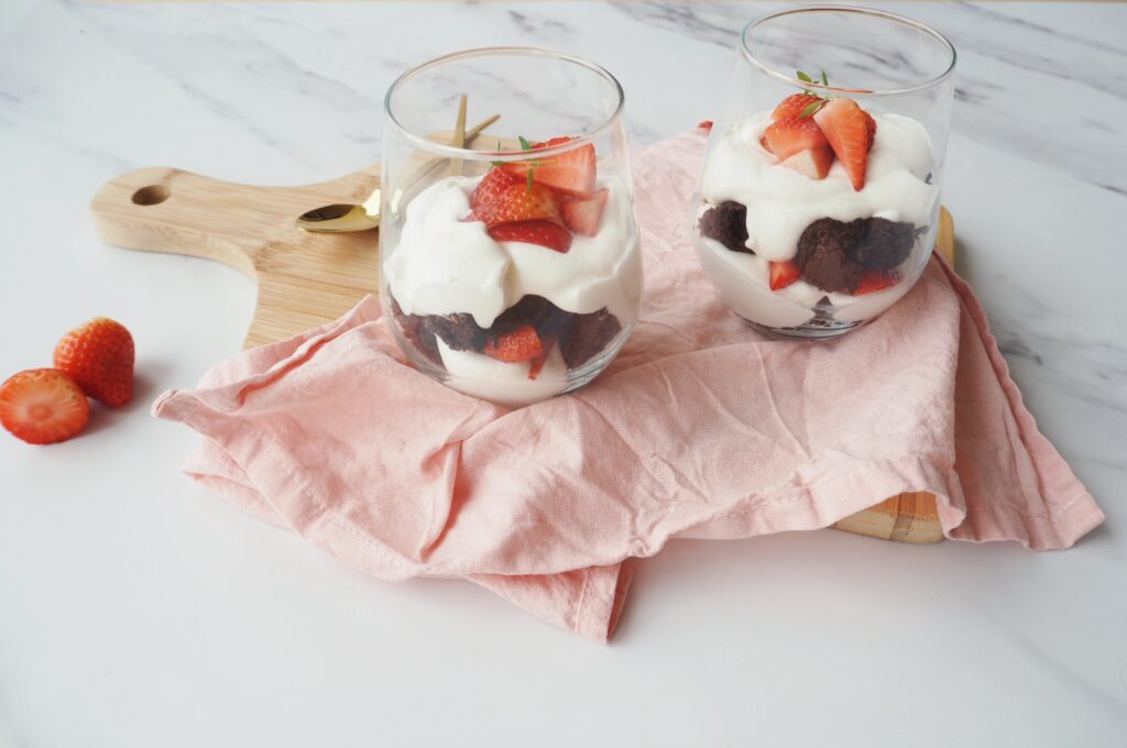 Glutenfri-chokoladekage-og-frugttrifli