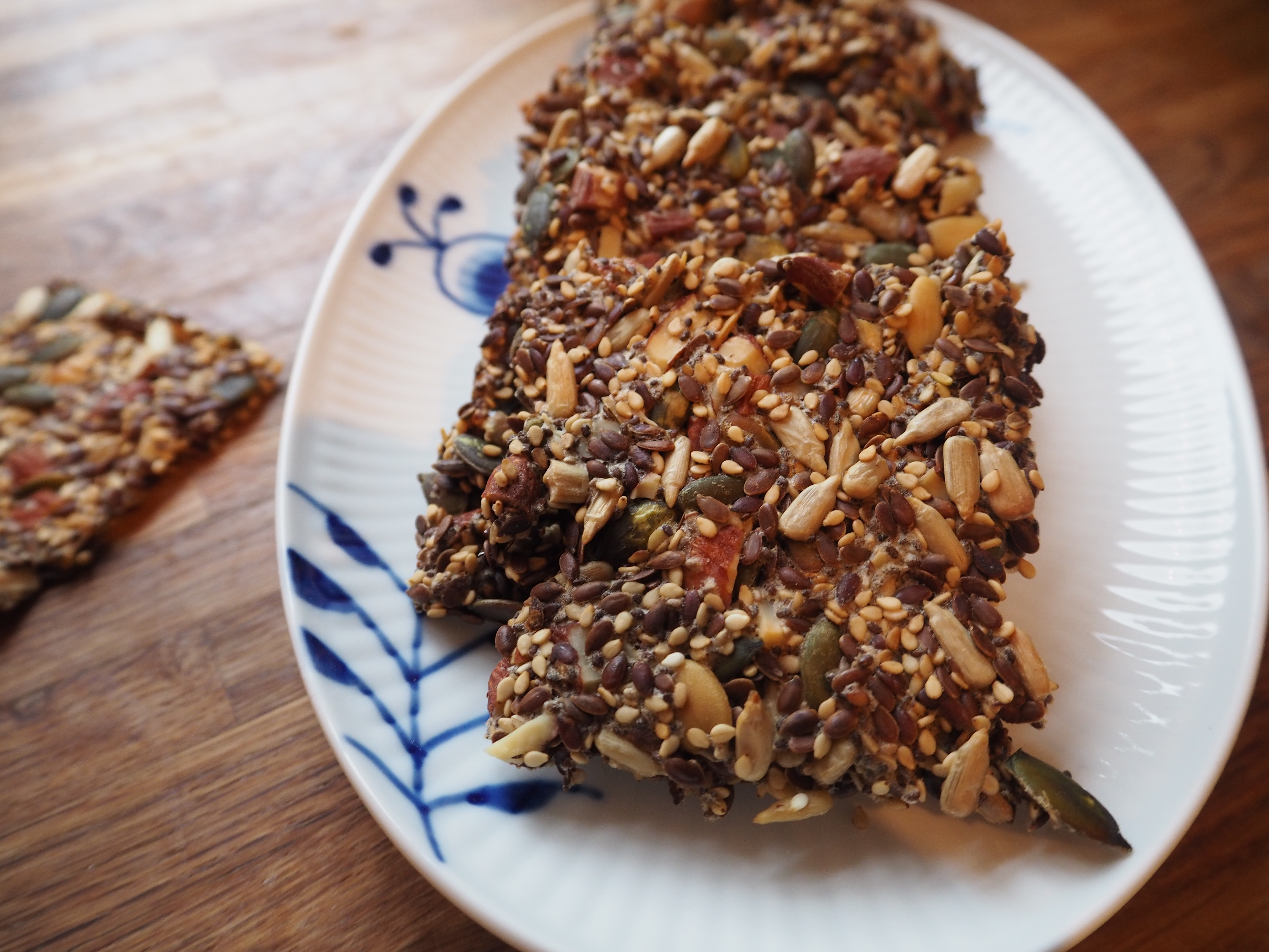Glutenfri chia knækbrød