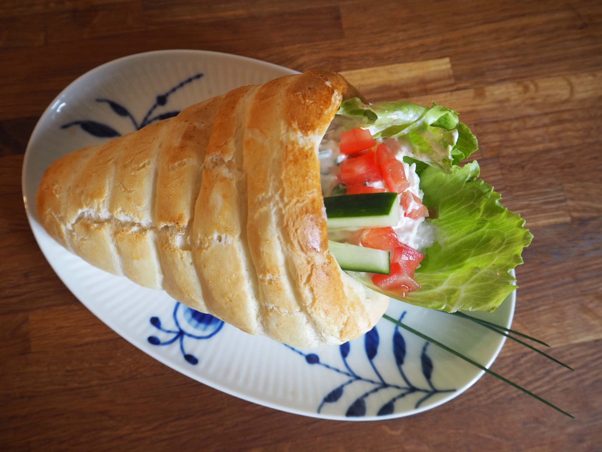 Fyldte frokosthorn med kyllingesalat