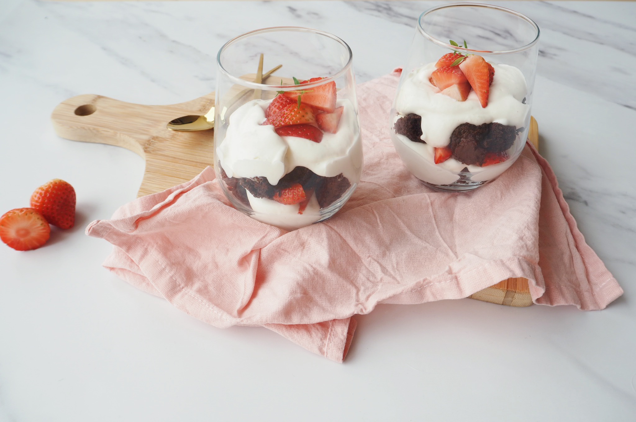 Glutenfri-chokoladekage-og-frugttrifli